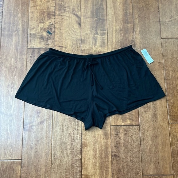 NWT Old Navy Active wear Short Rayon Lightweight Black Size L - Picture 2 of 8